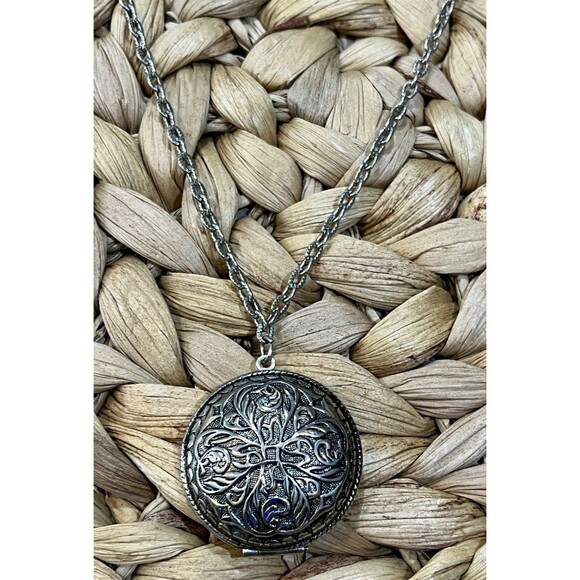 Vintage Silver Tone Round Filigree Locket Pendant Necklace Victorian Goth 24in - Picture 1 of 7
